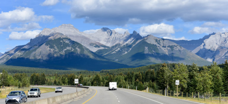 Wir ergreifen die Flucht von Lake Luise über Banff nach Calgary