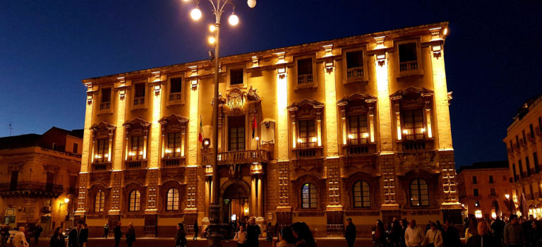 Sonnenaufgang in Acireale und Nachtstimmung in Catania