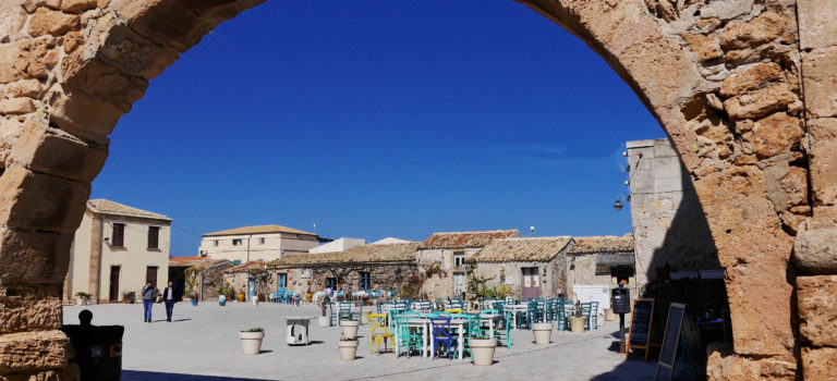 Eines der bezauberndsten Fischerdörfer Siziliens – Marzamemi