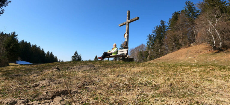 Wandern von Bildstein auf den Schneiderkopf mit Rundblick auf die Bergwelt