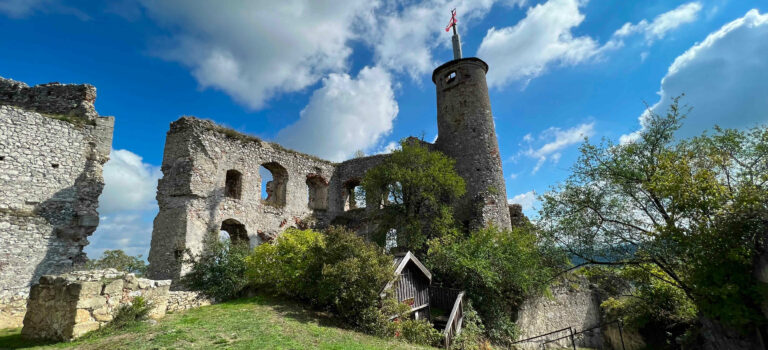 Was Macht Ein Boot In Der Burg Falkenstein?